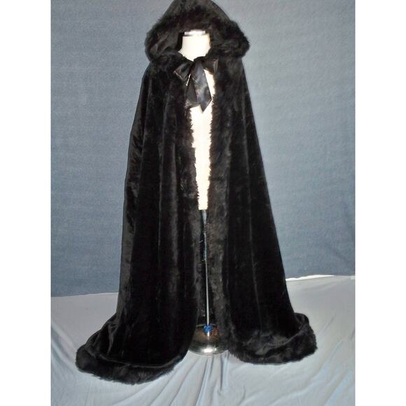 Faux Fur hooded cape, Faux Fur Bridal Wrap cape, White Wedding, Bridal Fur cape - Picture 7 of 10